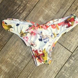 NWOT Shade and shore bikini, bottoms, size M
